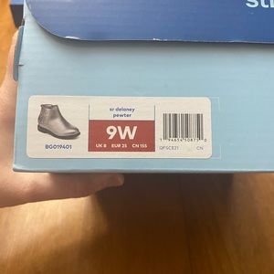Brand new never worn stride rite boots! Size 8.5w and 9w toddler